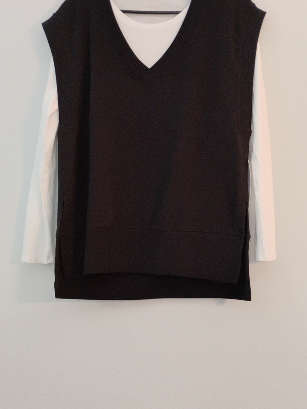 NWT Athleta Retroterry V-Neck Sweatshirt Sleeveless Black Size Medium